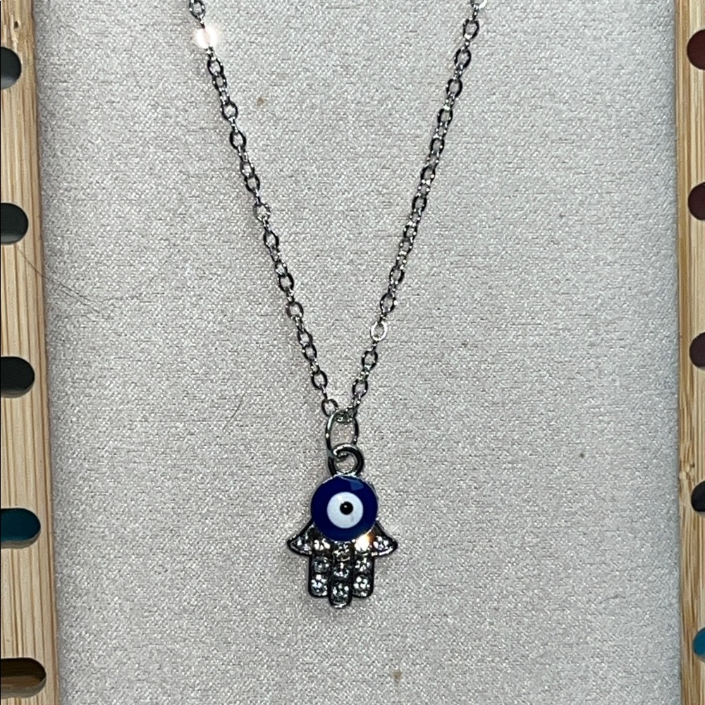 🪬Hamsa Evil 🧿Eye Pendant on Silver Tone Chain-NEW